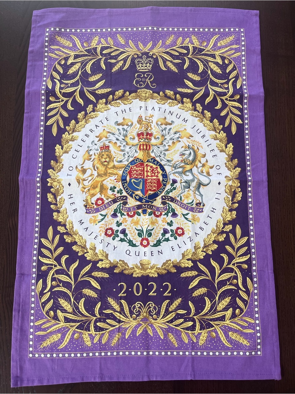 Platinum Queen ElizaJubilee tea towel.